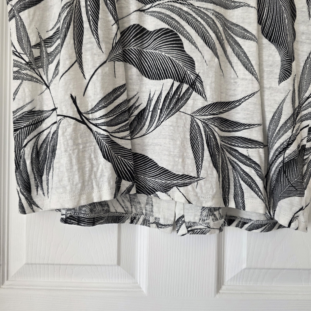 Tahari Monochrome Leaf Print Linen Top - Picture 7 of 10